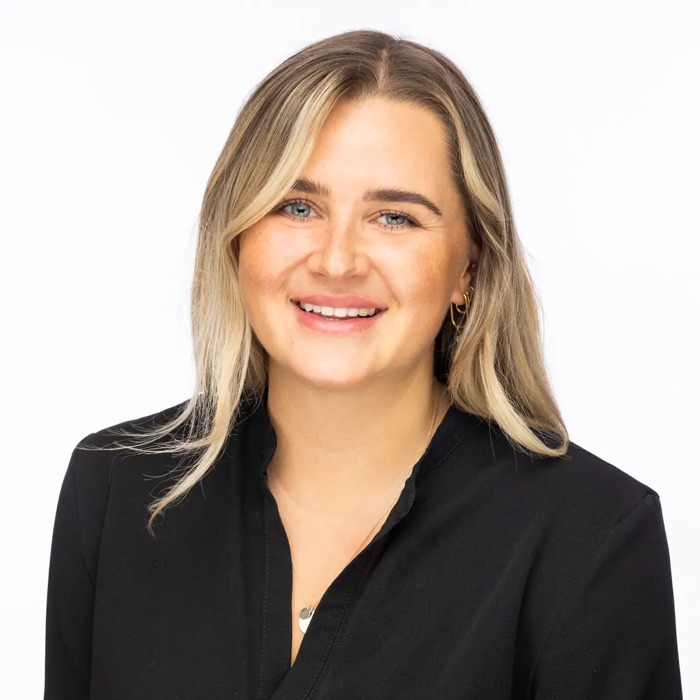 Kimberley Priebe, Bleaching- und Zahnschmuck-Expertin bei smilestore