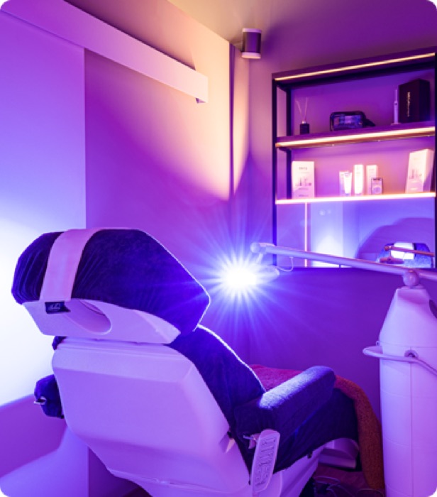 Behandlungsplatz im smilestore Studio Essen mit LED-Bleachinglampe
